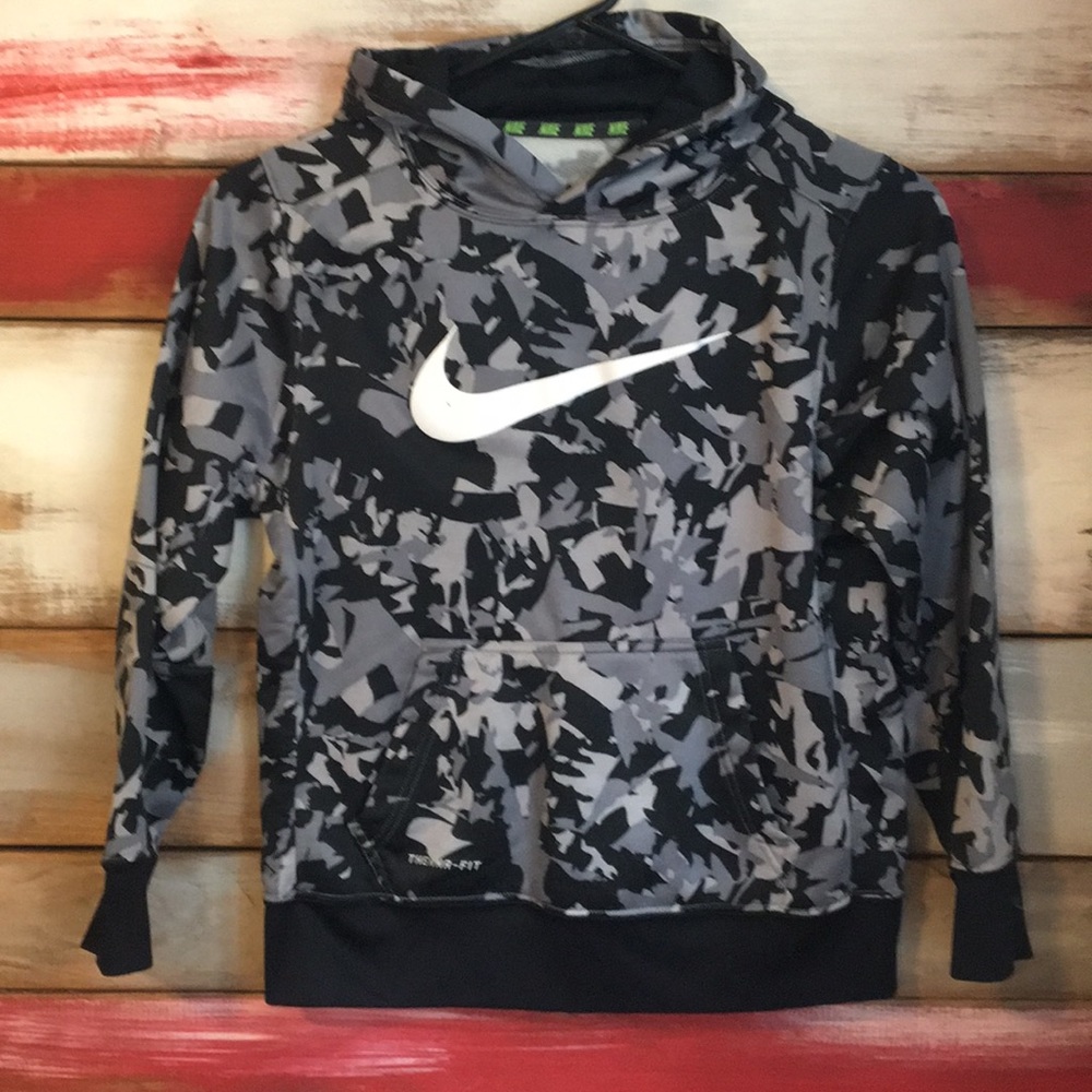 (Boy) Nike therma-fit hoodie